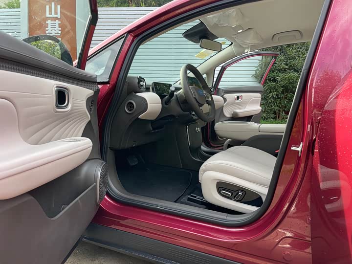 Фото 6 - GAC Aion UT