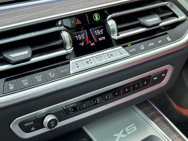 Фото 12 - BMW X5