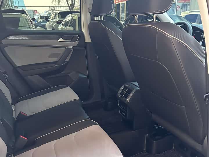 Фото 5 - Volkswagen Tayron X