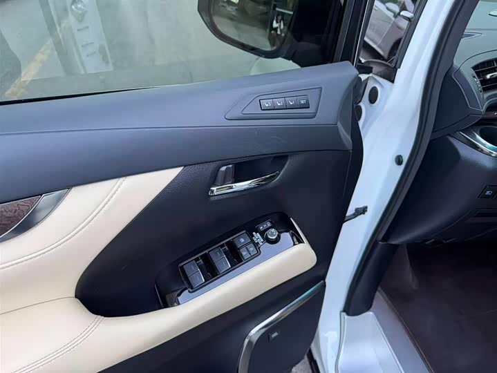 Фото 10 - Toyota Alphard