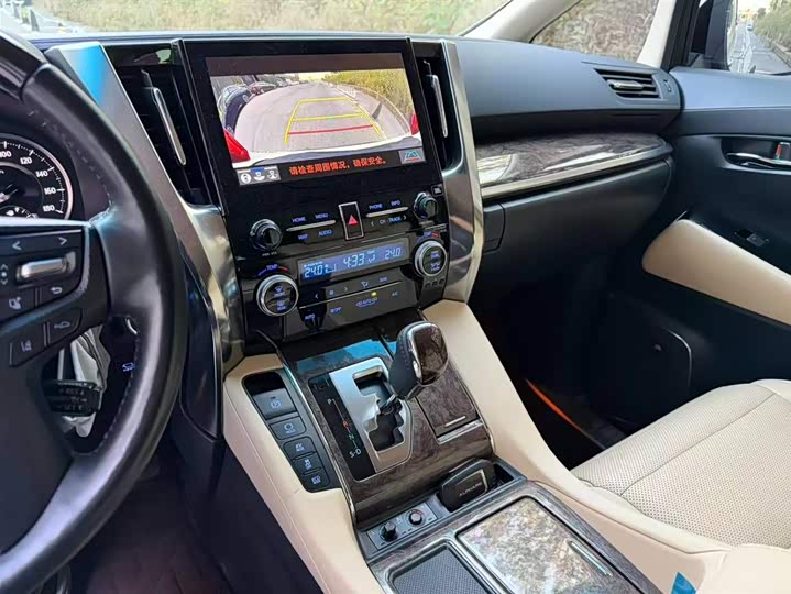 Фото 16 - Toyota Alphard