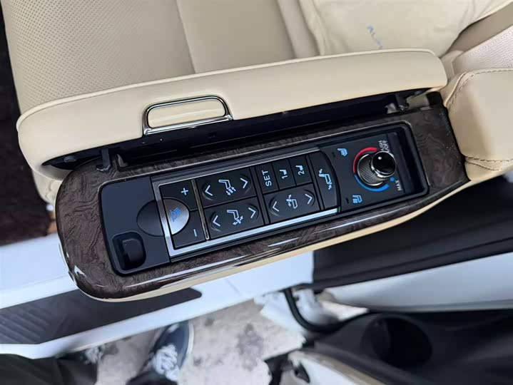 Фото 18 - Toyota Alphard