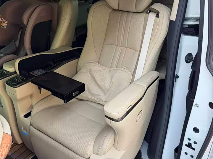 Фото 19 - Toyota Alphard