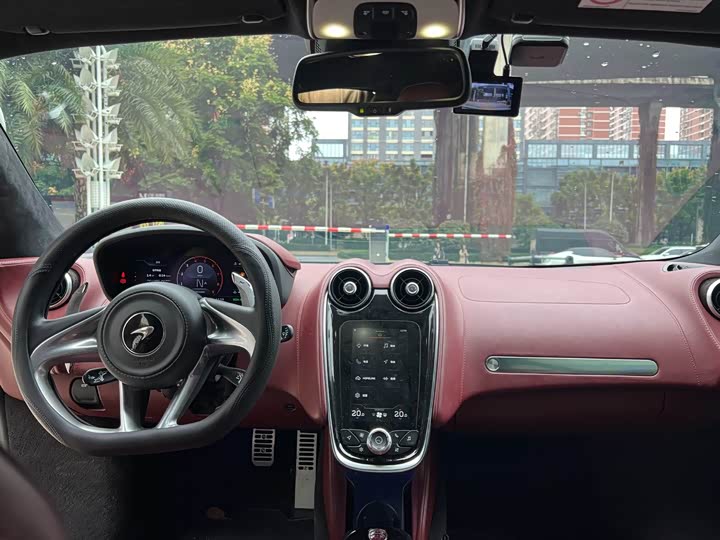 Фото 12 - McLaren GT