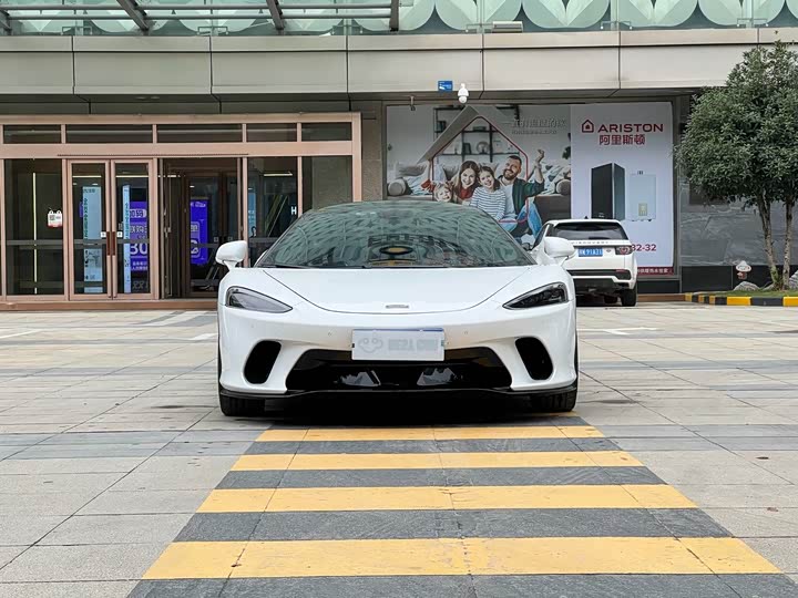 Фото 2 - McLaren GT