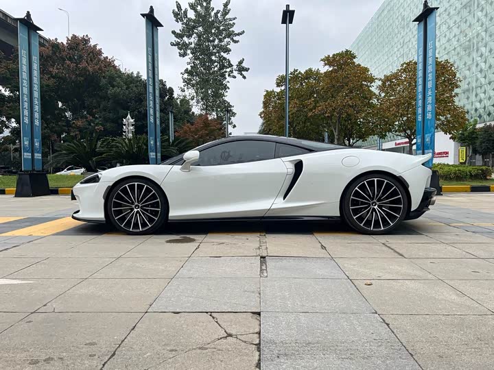 Фото 7 - McLaren GT