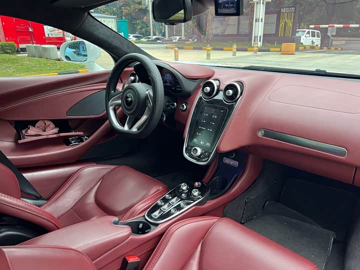 Фото 8 - McLaren GT