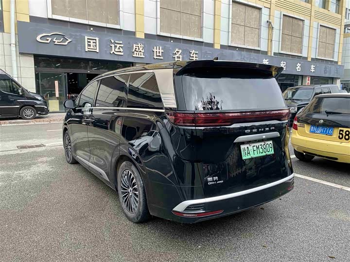 Фото 6 - Denza D9