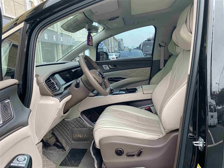 Фото 7 - Denza D9