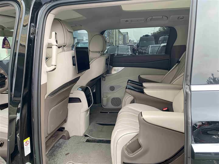 Фото 8 - Denza D9