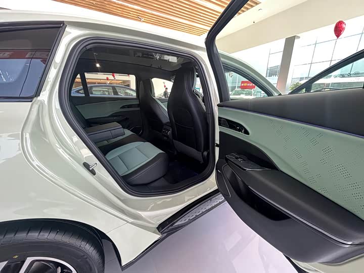 Фото 6 - Hongqi EH7