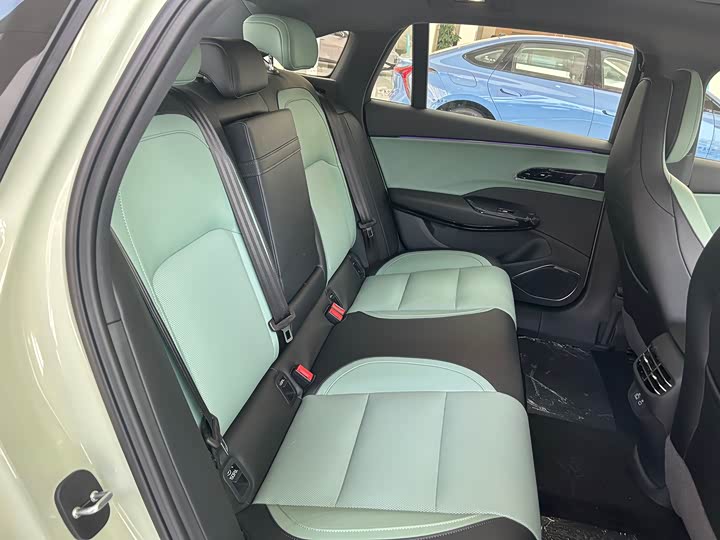 Фото 8 - Hongqi EH7