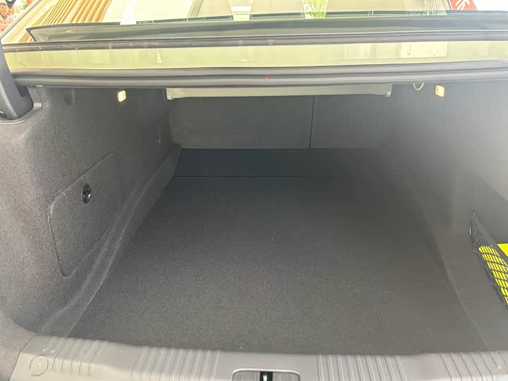 Фото 9 - Hongqi EH7