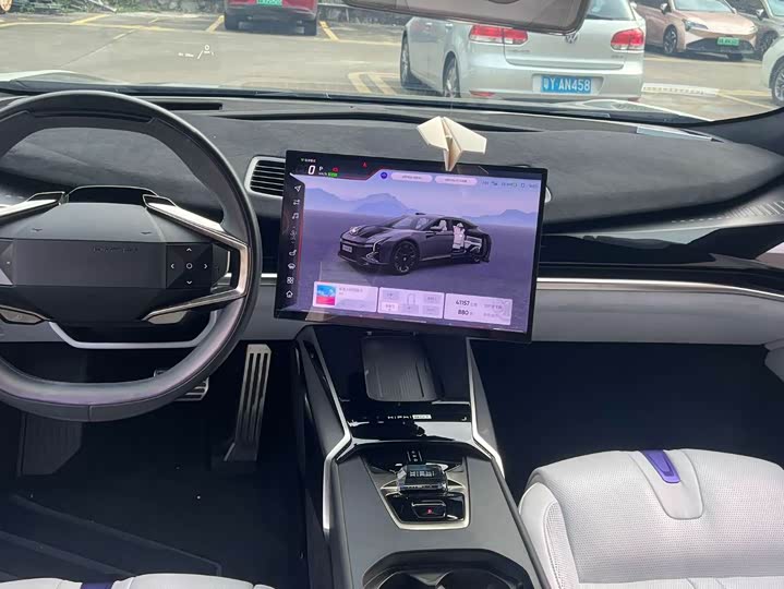 Фото 4 - HiPhi Z