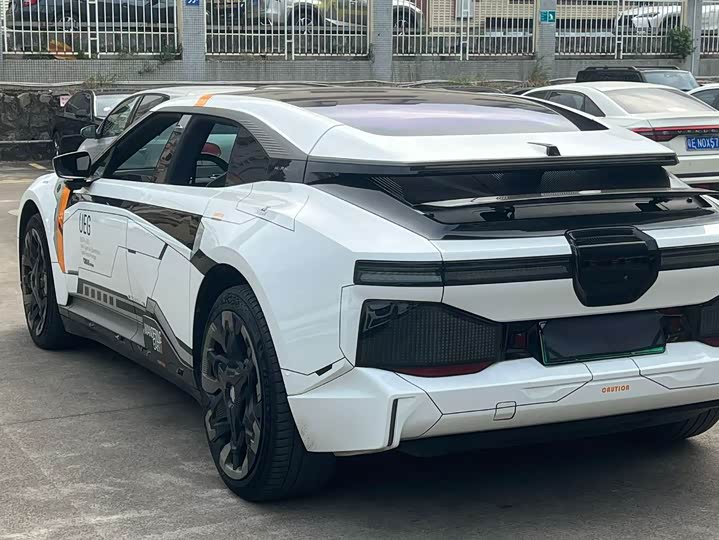 Фото 7 - HiPhi Z