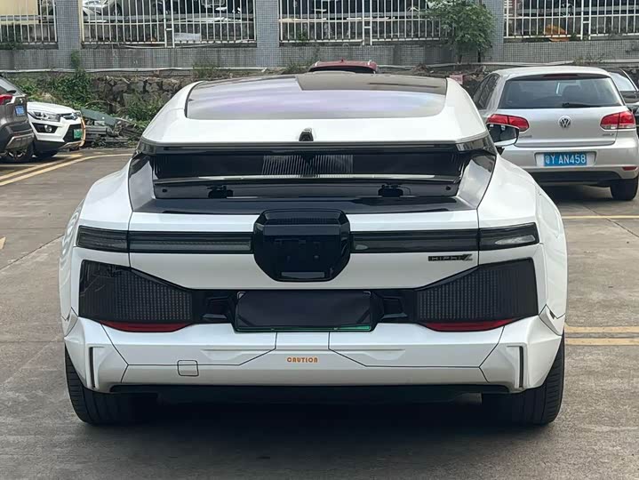 Фото 8 - HiPhi Z