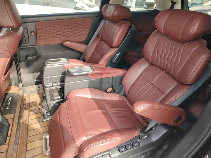 Фото 17 - Honda Elysion