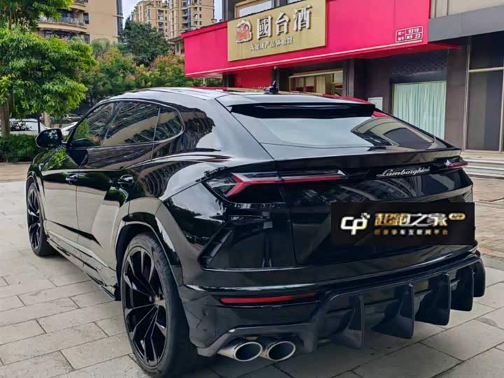 Фото 3 - Lamborghini Urus