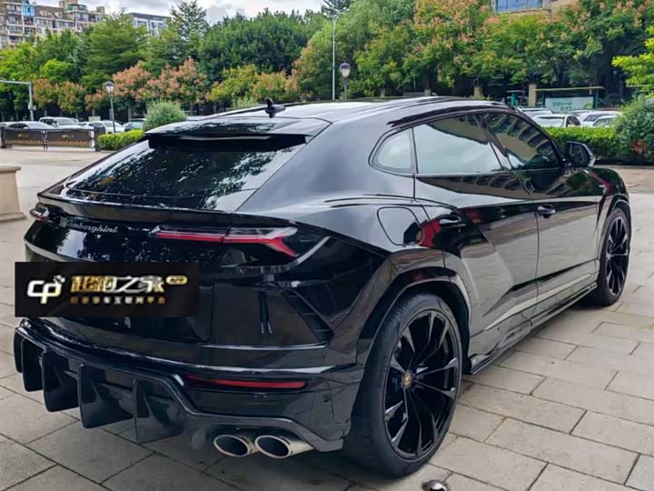 Фото 5 - Lamborghini Urus