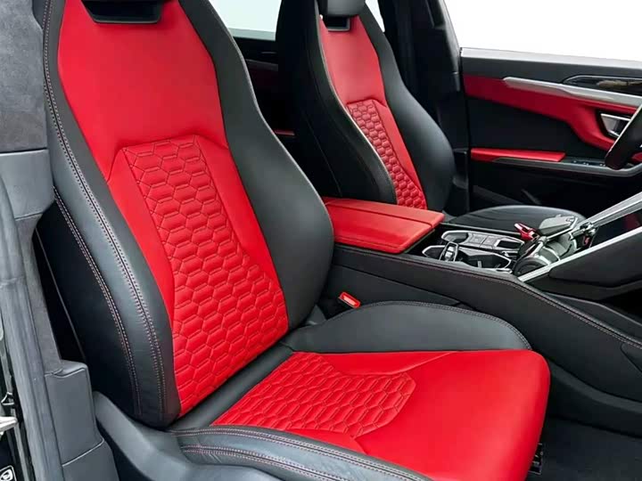 Фото 8 - Lamborghini Urus