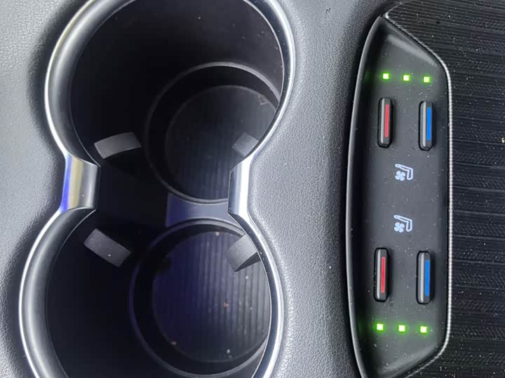 Фото 10 - Toyota Harrier