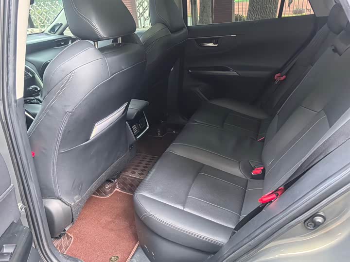 Фото 17 - Toyota Harrier