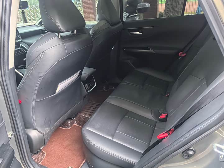 Фото 18 - Toyota Harrier