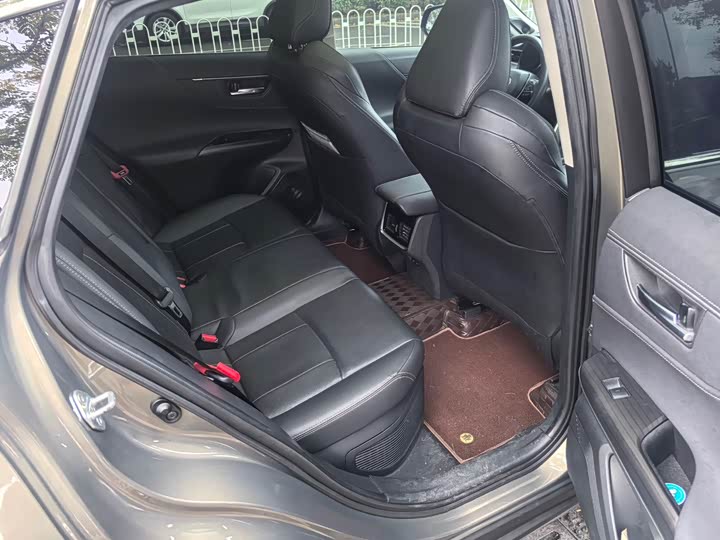 Фото 19 - Toyota Harrier