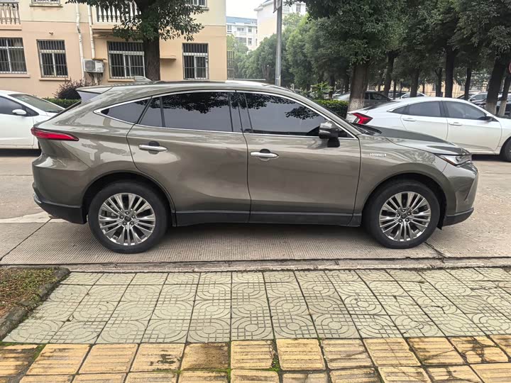 Фото 7 - Toyota Harrier