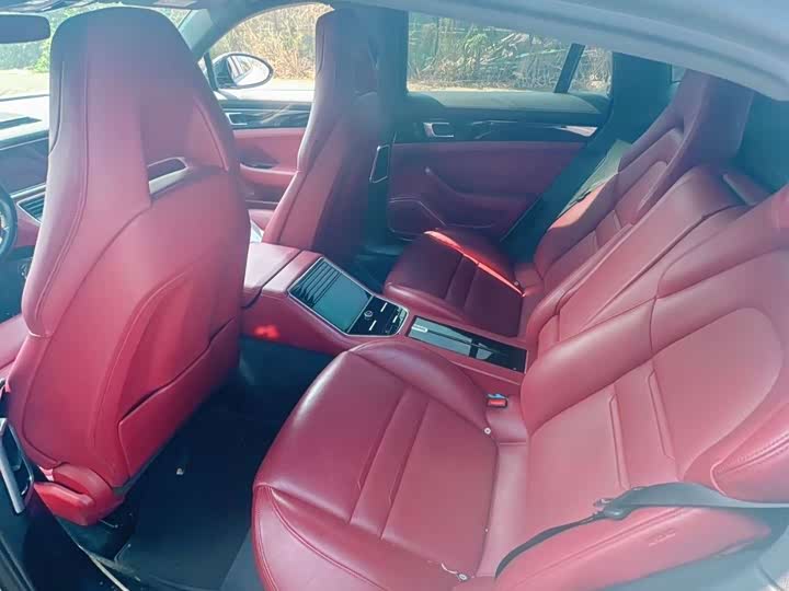 Фото 3 - Porsche Panamera