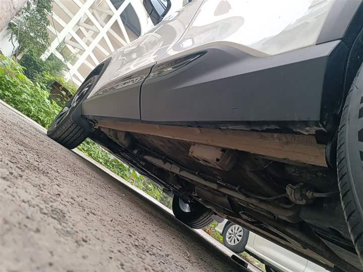 Фото 22 - Geely Atlas