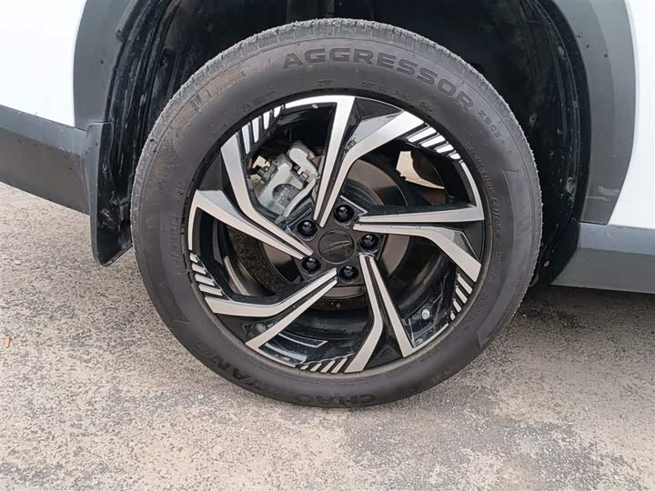 Фото 26 - Geely Atlas