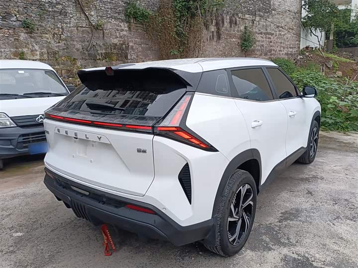 Фото 7 - Geely Atlas