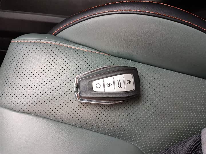 Фото 9 - Geely Atlas