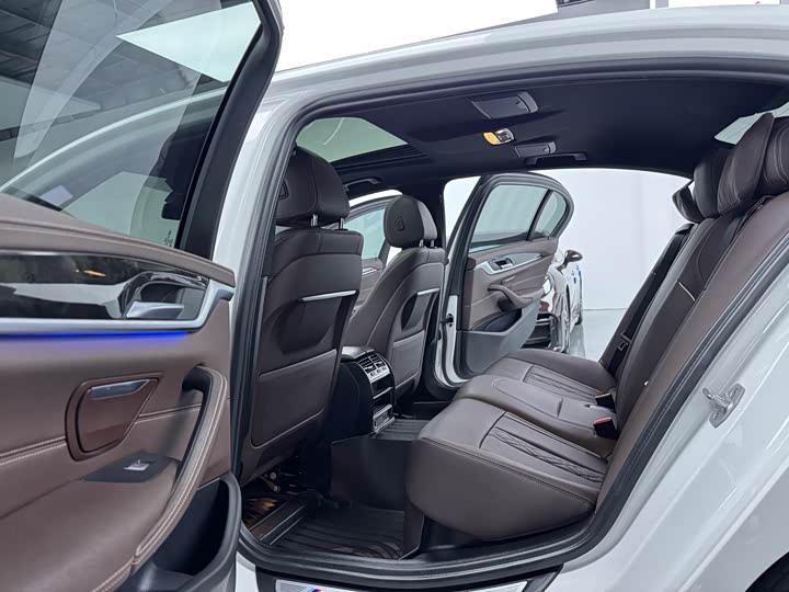 Фото 10 - BMW 5 Series