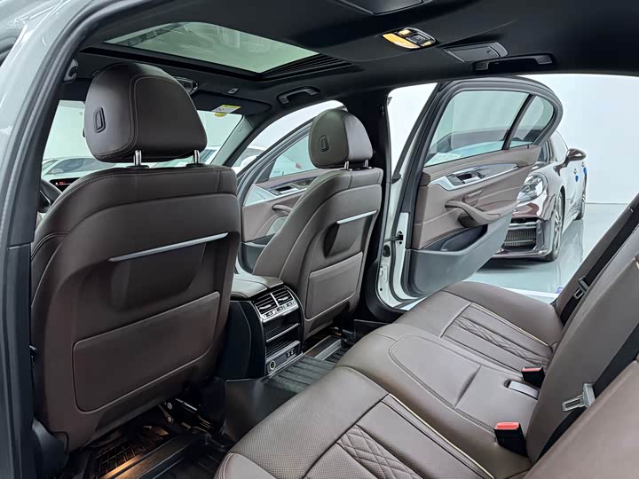 Фото 11 - BMW 5 Series