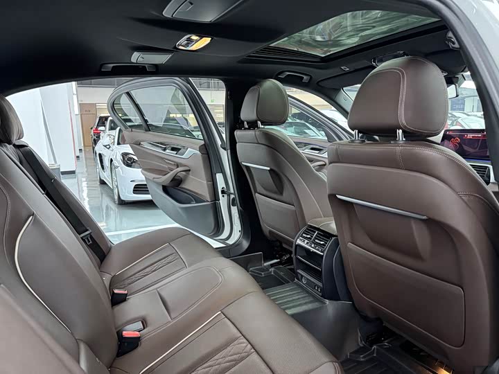 Фото 14 - BMW 5 Series