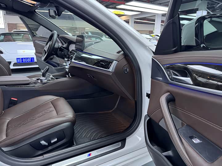 Фото 15 - BMW 5 Series