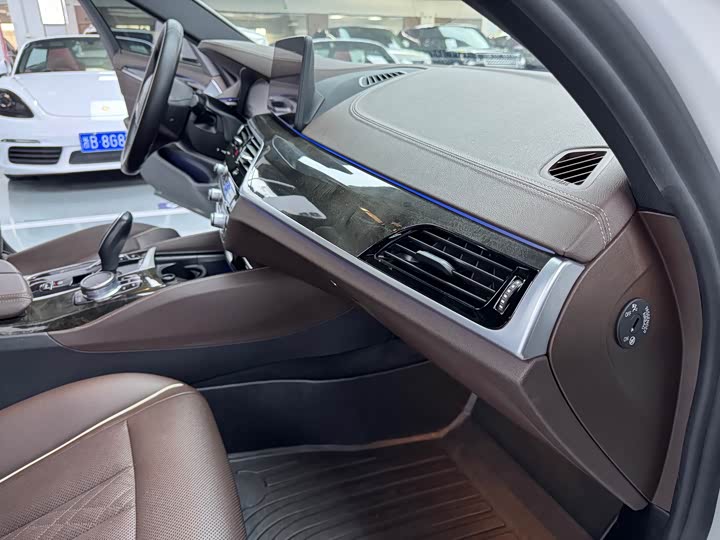 Фото 16 - BMW 5 Series