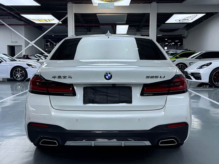 Фото 18 - BMW 5 Series