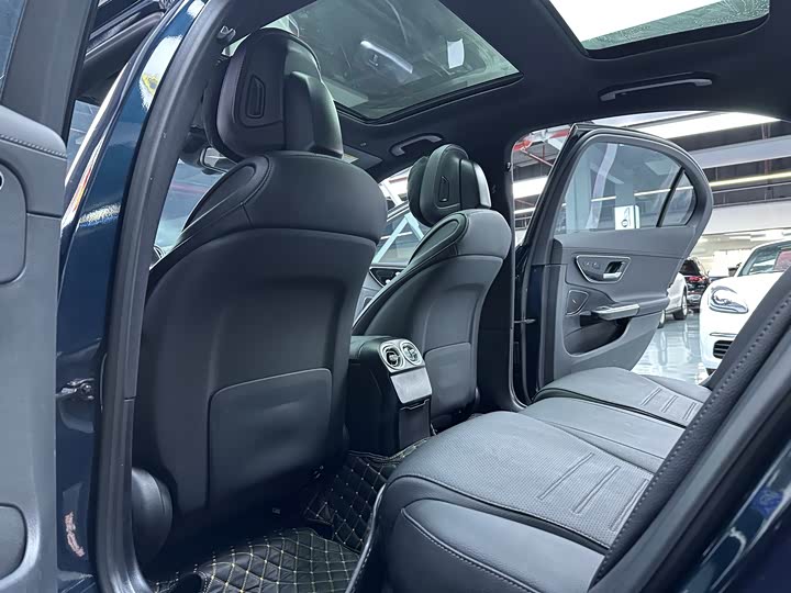 Фото 10 - Mercedes-Benz C-Class