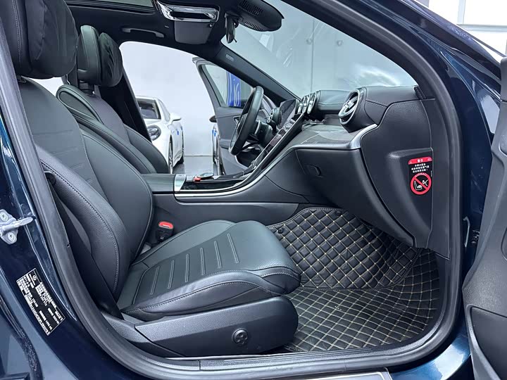 Фото 13 - Mercedes-Benz C-Class