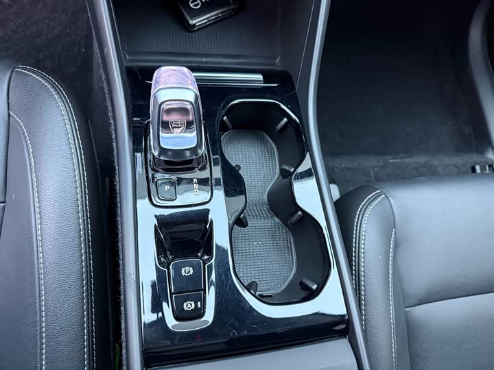 Фото 15 - Volvo XC40