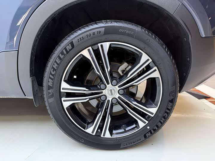 Фото 17 - Volvo XC40