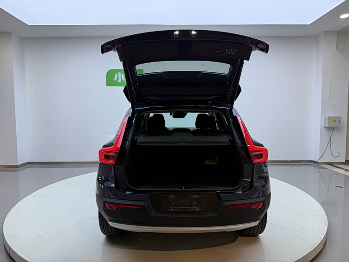 Фото 18 - Volvo XC40