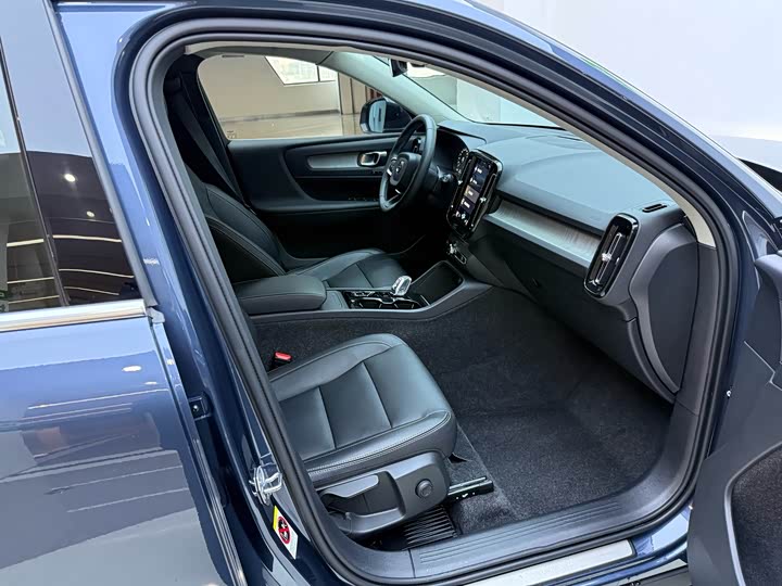 Фото 20 - Volvo XC40