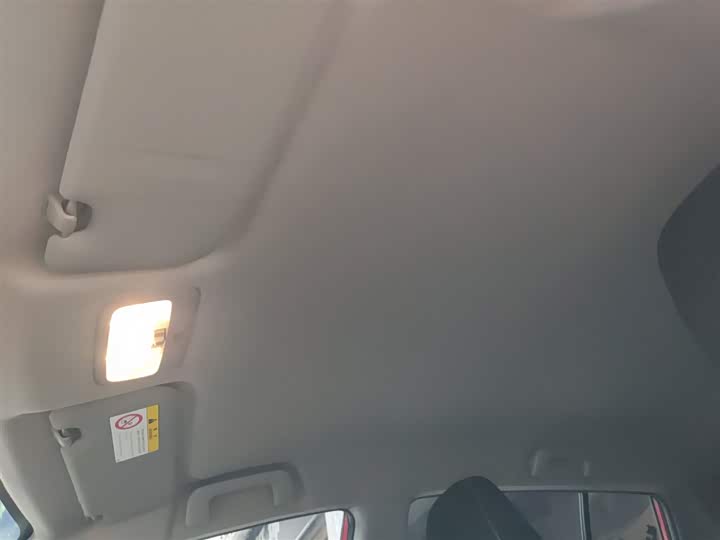 Фото 18 - Toyota Yaris L Hatchback