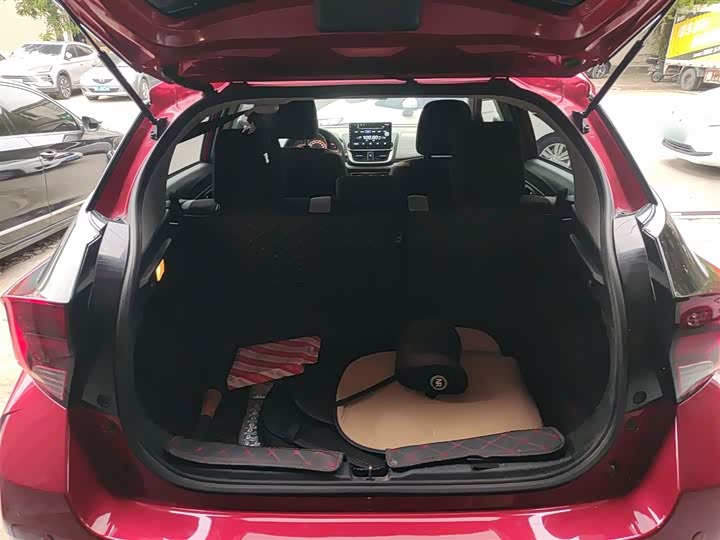 Фото 19 - Toyota Yaris L Hatchback