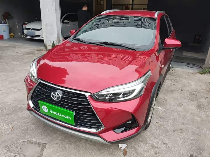 Фото 2 - Toyota Yaris L Hatchback