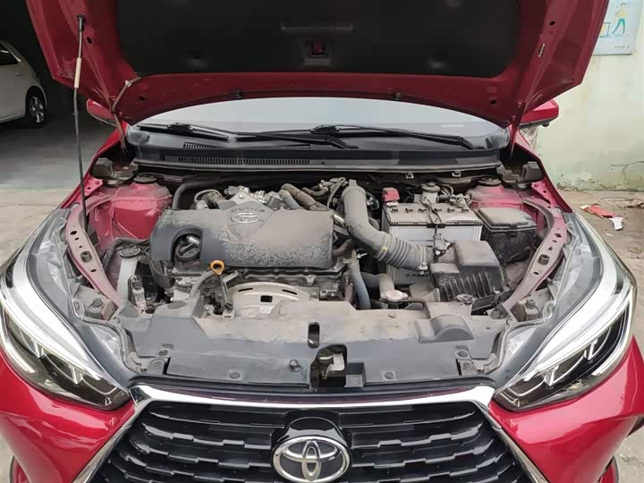 Фото 20 - Toyota Yaris L Hatchback